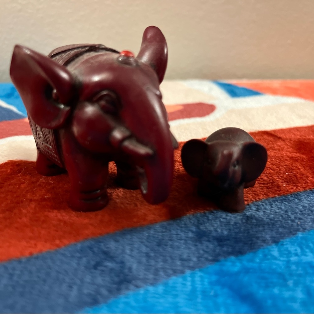 Elephant figure set
